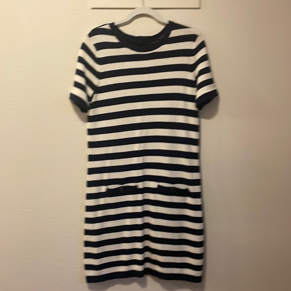 Banana republic, size, medium, navy and cream, striped dress worn once.
